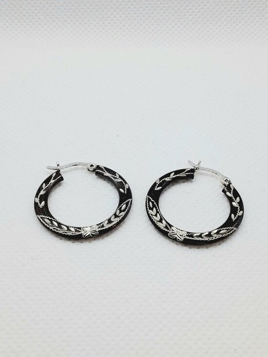 NEW sterling silver carved hoops with hinged hoop wire clasp. - Picture 8 of 9